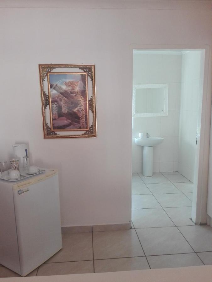 Joezebel Guesthouse Mogwase Eksteriør billede